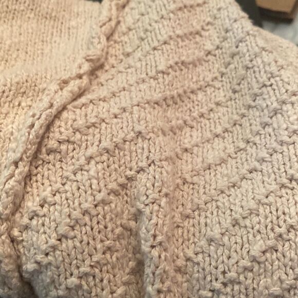 Women’s Destructed IF It Were Me 100% Cotton V Neck Sweater. Excellent Condition - Picture 7 of 9